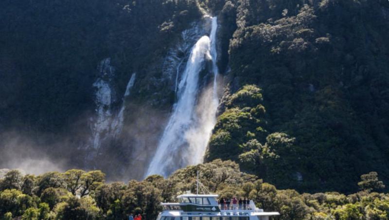 Milford Sound Cruise - Mitre Peak Cruises
