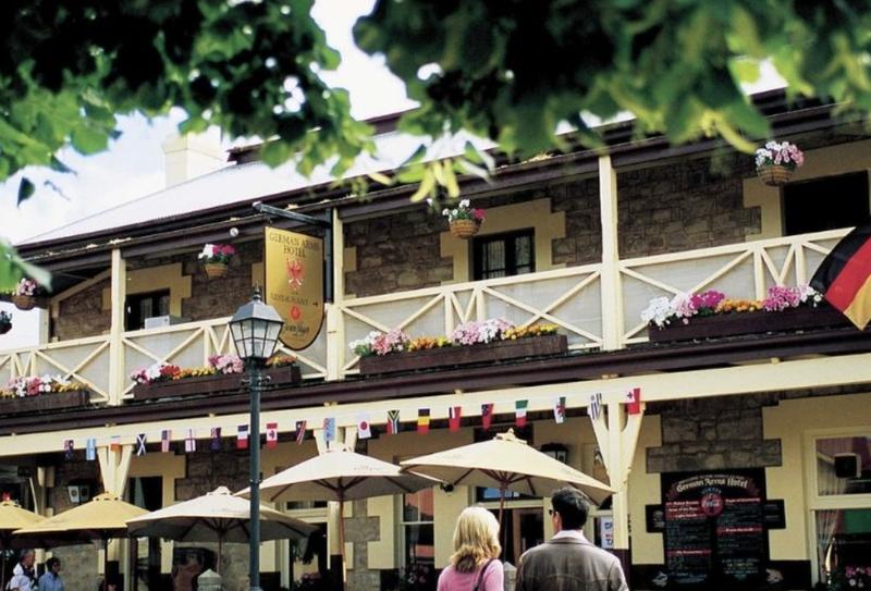 Barossa Valley Wineries and Hahndorf Day Tour